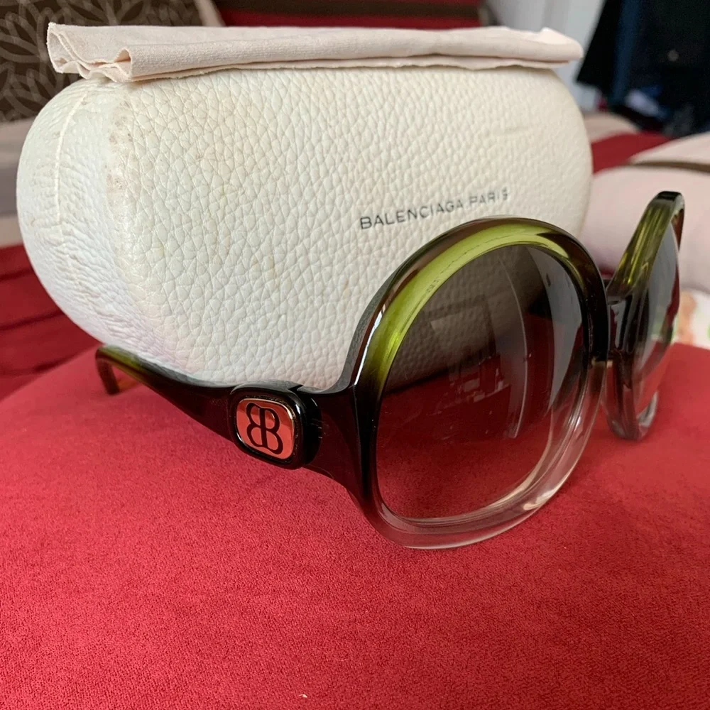 Authentic Balenciaga Paris Black and Green Oversized Sunglasses - Picture 2 of 6